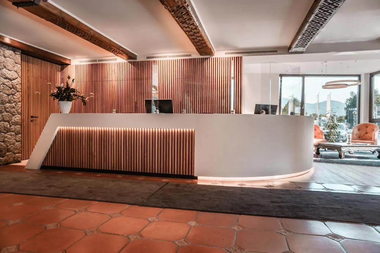 Hotel Hubertushof Anif 4*,