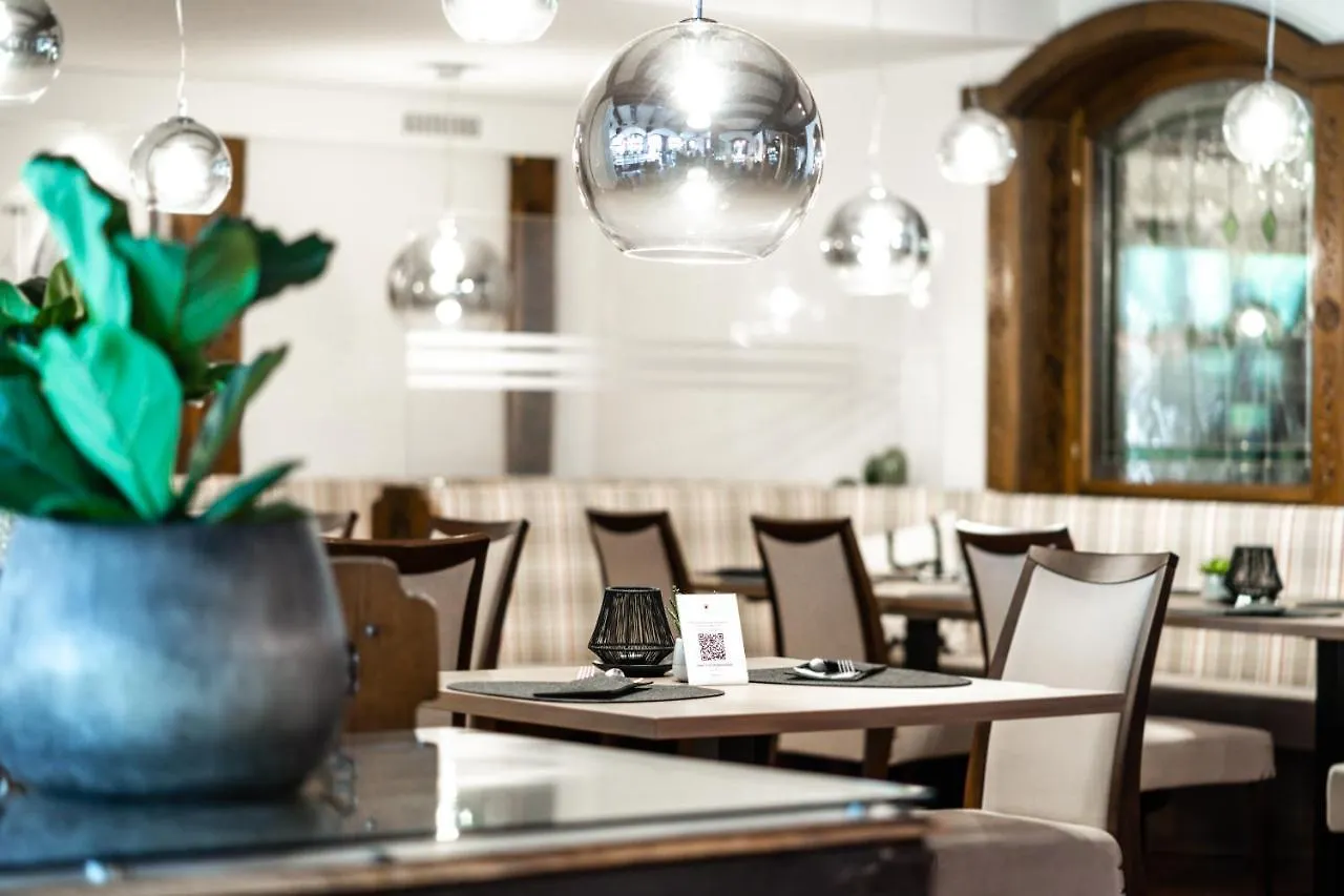 Hotel Hubertushof Anif